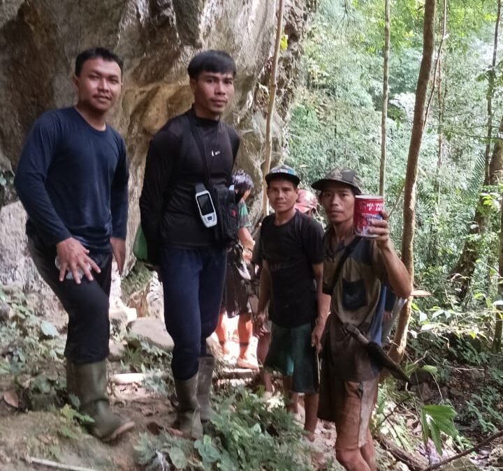 Kegiatan Pemasangan Patok Batas Hutan Desa